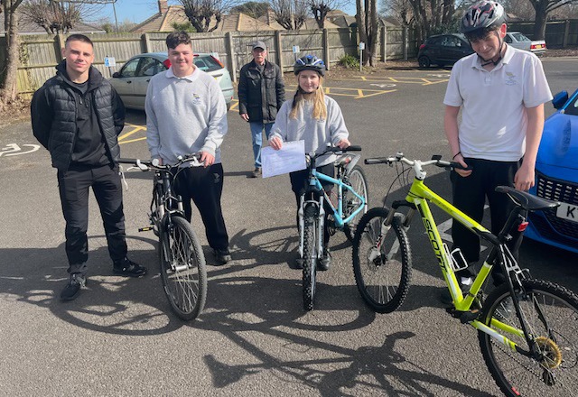 More young people finishing their bike build course today! They gain confidence,…